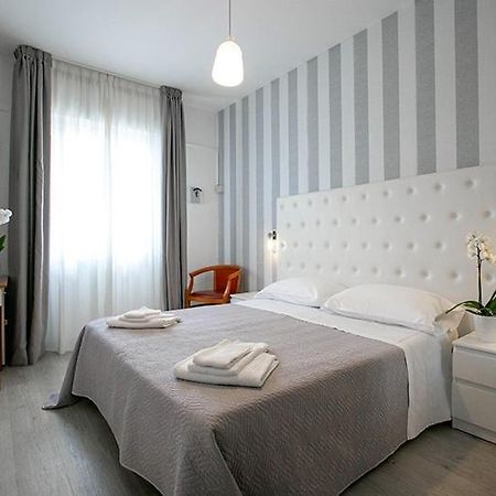 Hotel La Perla Rimini Luaran gambar