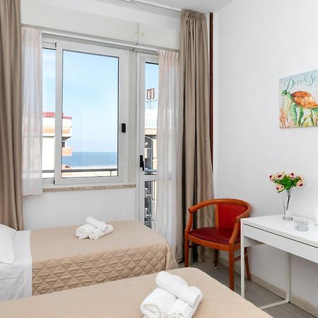 Hotel La Perla Rimini Luaran gambar