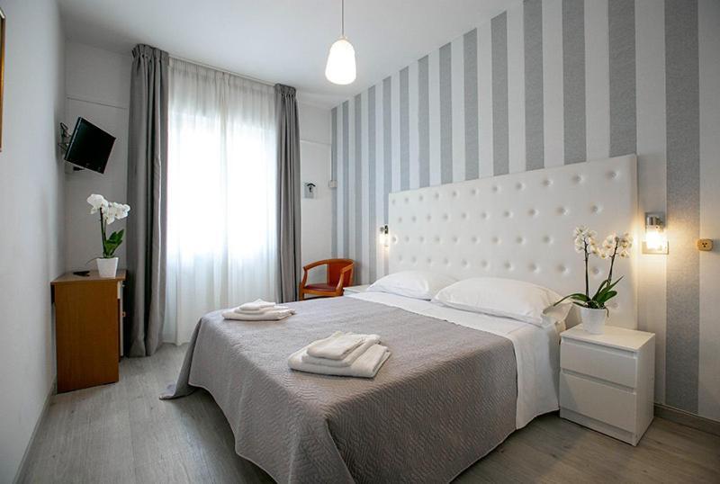 Hotel La Perla Rimini Luaran gambar