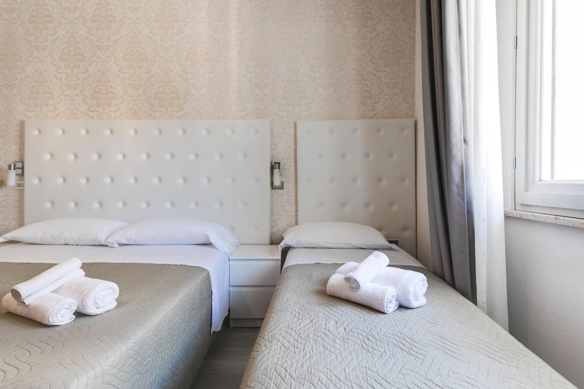 Hotel La Perla Rimini Luaran gambar