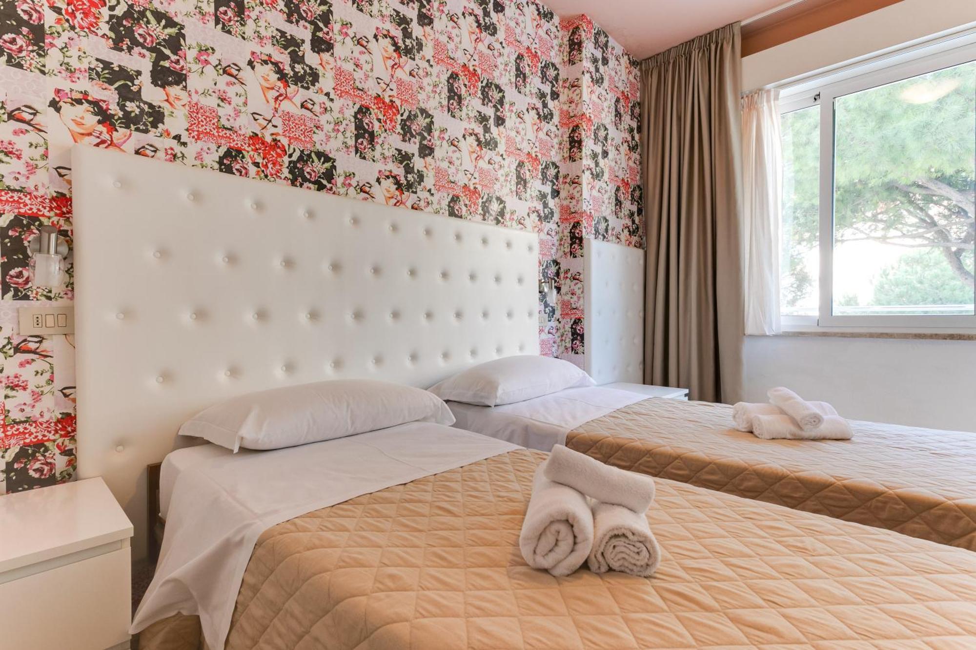 Hotel La Perla Rimini Luaran gambar