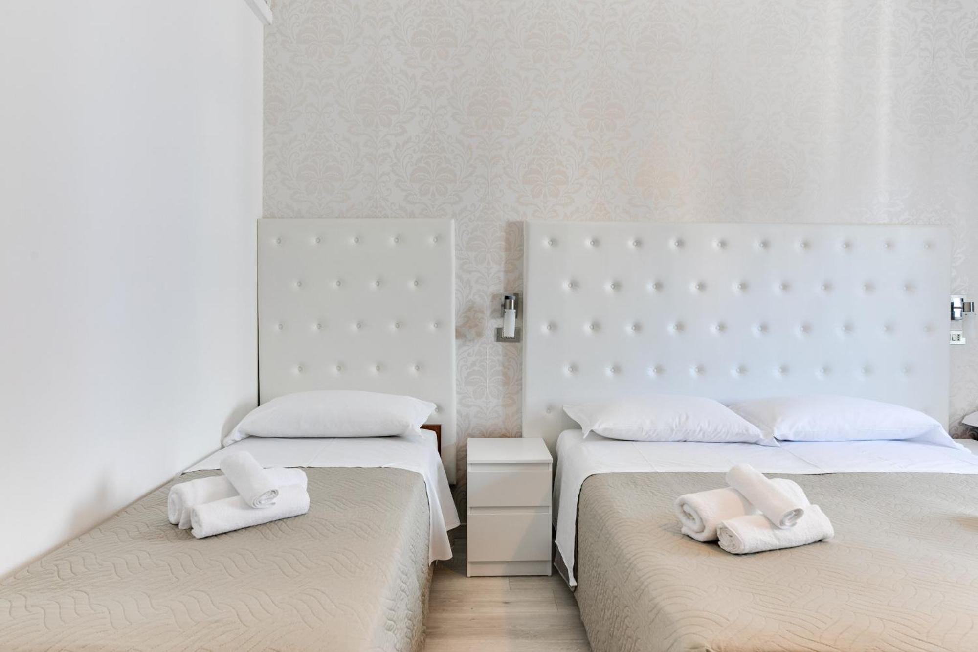 Hotel La Perla Rimini Luaran gambar
