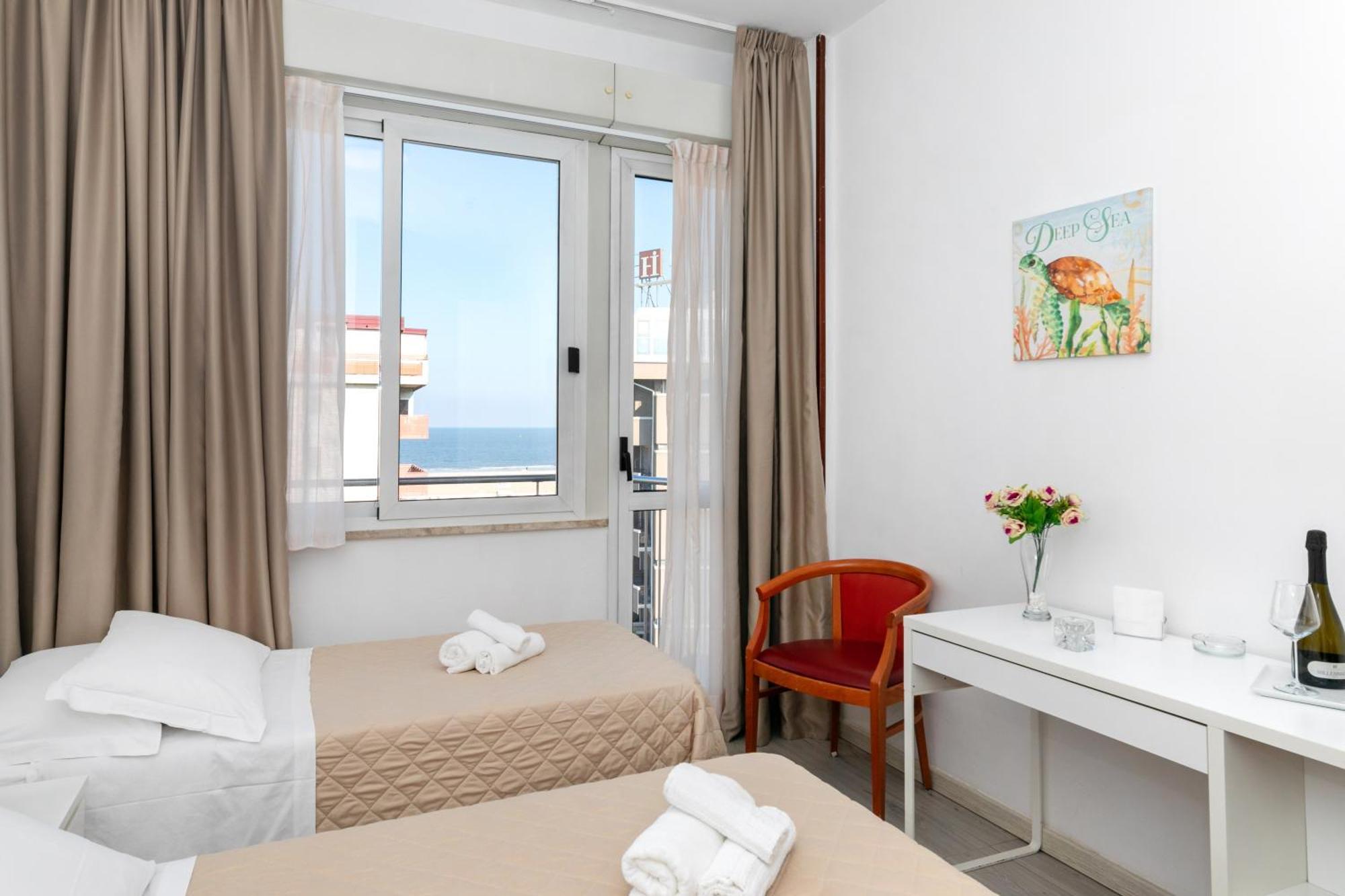 Hotel La Perla Rimini Luaran gambar