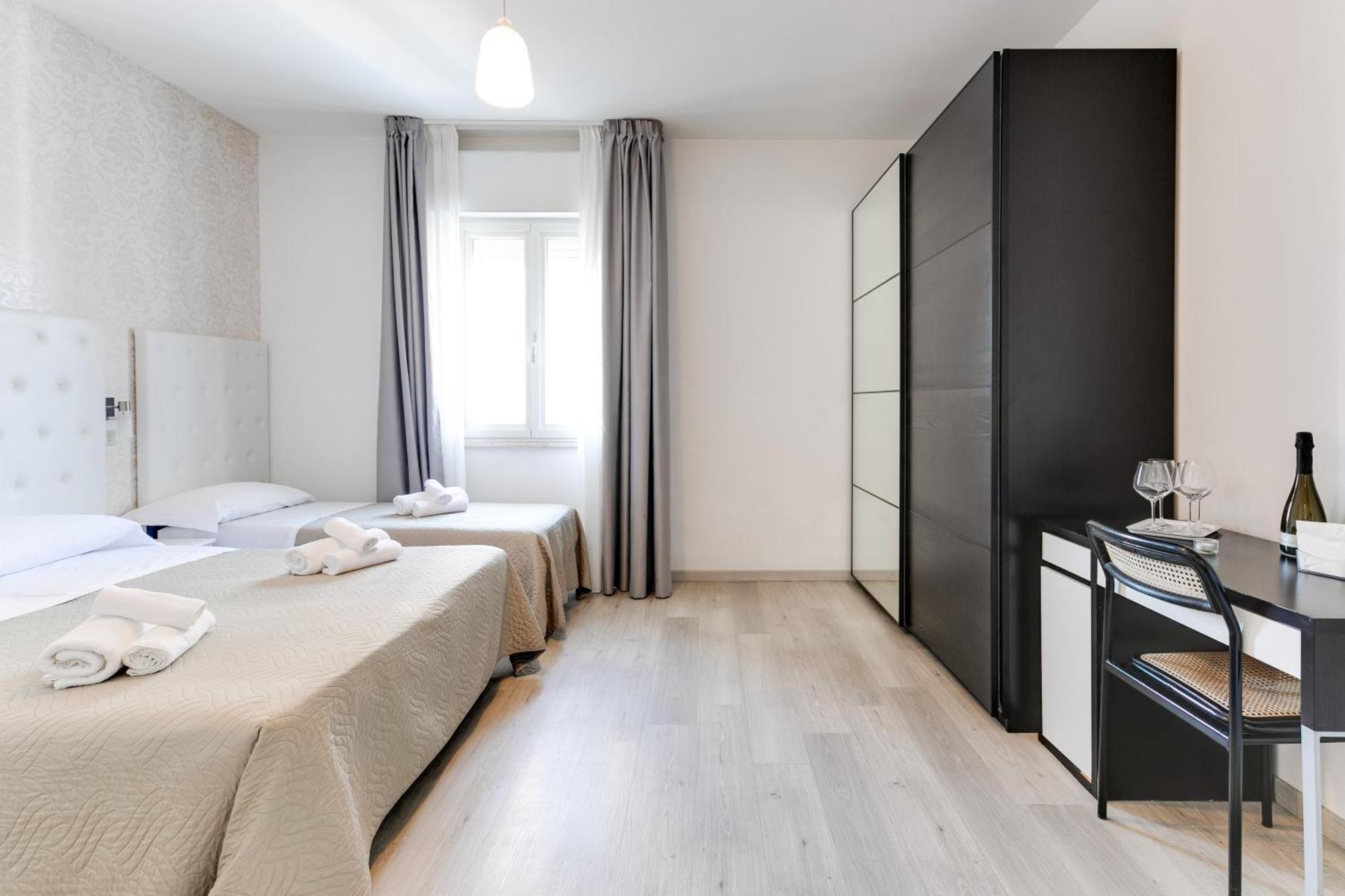 Hotel La Perla Rimini Luaran gambar