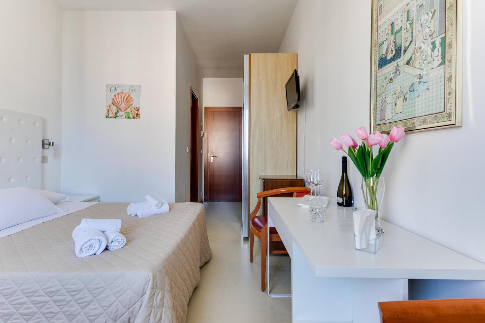 Hotel La Perla Rimini Luaran gambar