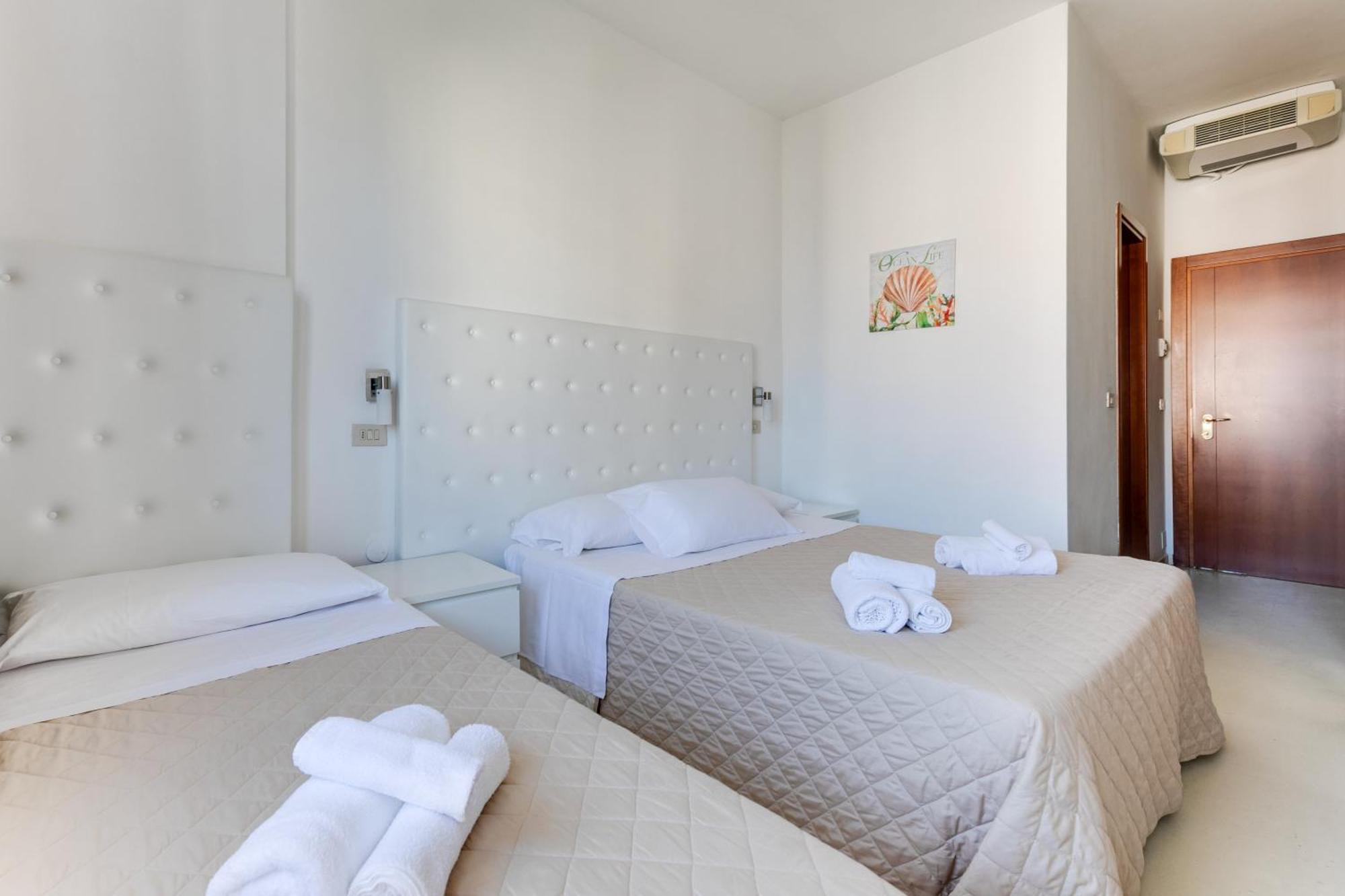 Hotel La Perla Rimini Luaran gambar