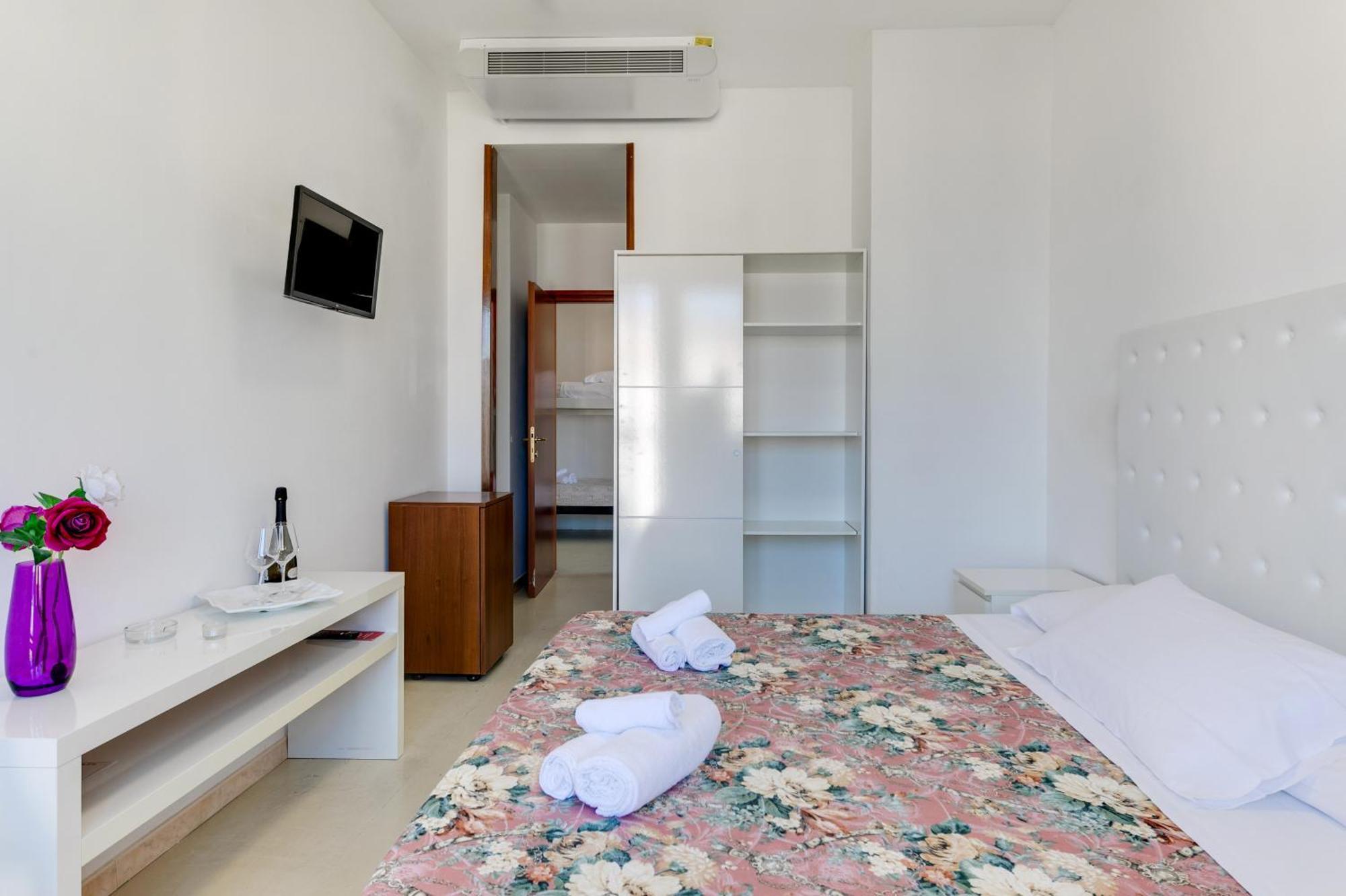 Hotel La Perla Rimini Luaran gambar