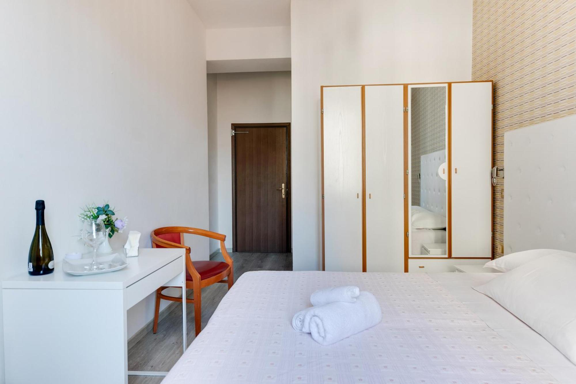 Hotel La Perla Rimini Luaran gambar
