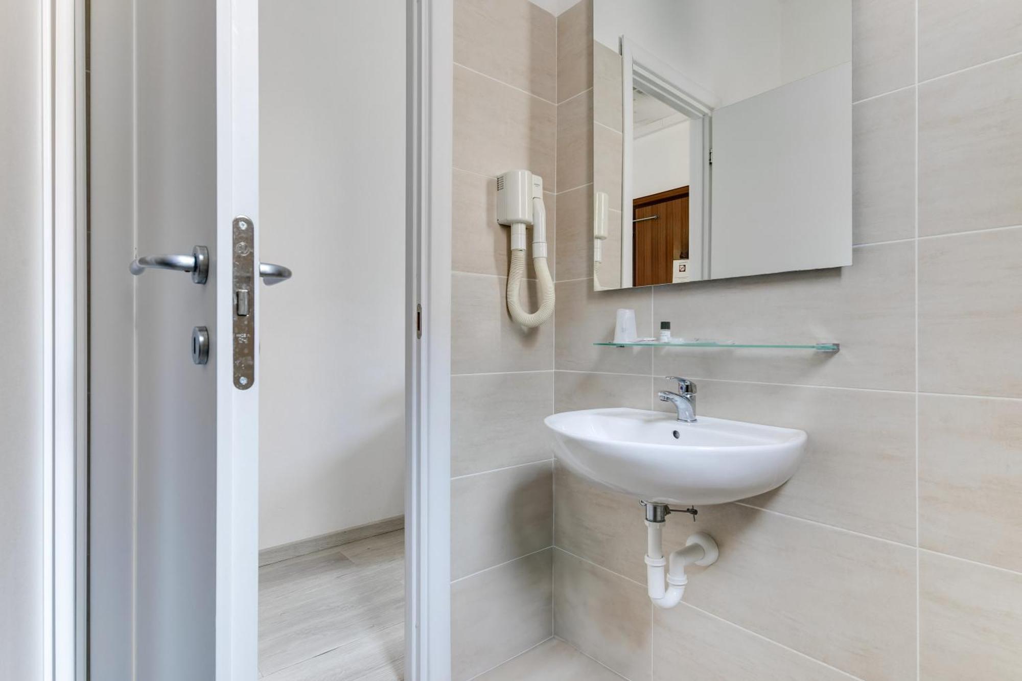 Hotel La Perla Rimini Luaran gambar