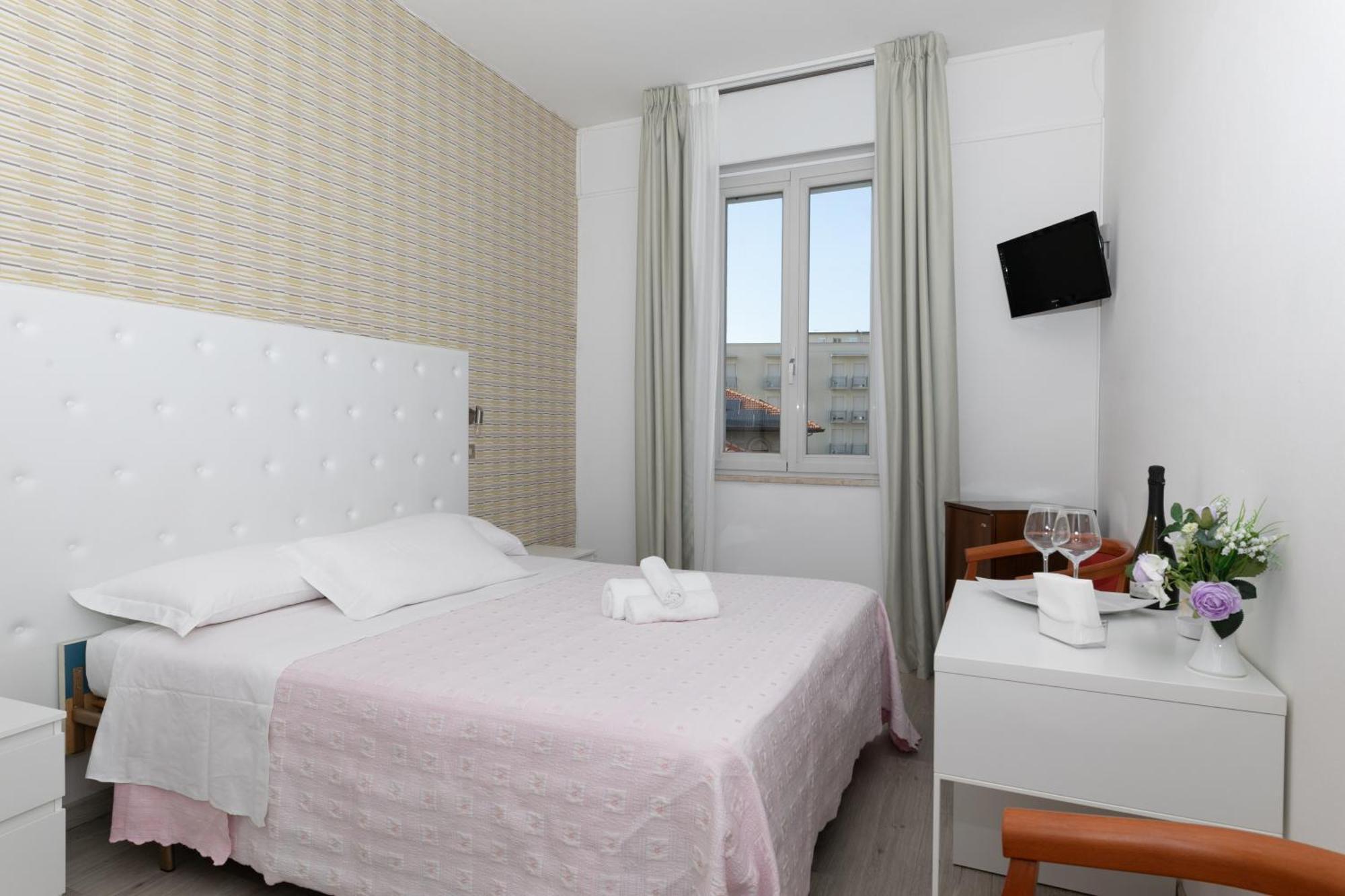 Hotel La Perla Rimini Luaran gambar