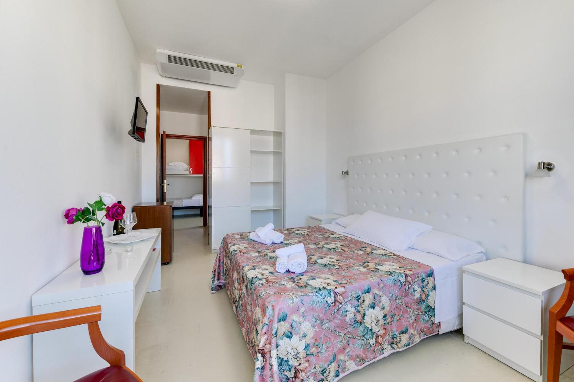Hotel La Perla Rimini Luaran gambar