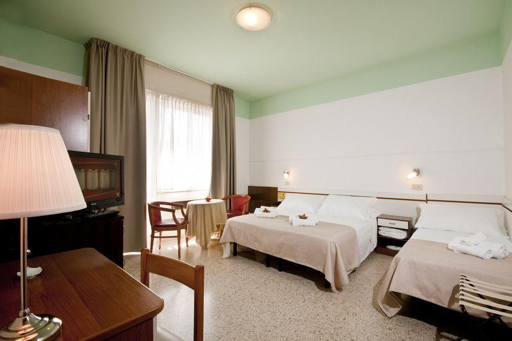 Hotel La Perla Rimini Luaran gambar