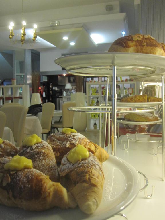 Hotel La Perla Rimini Luaran gambar